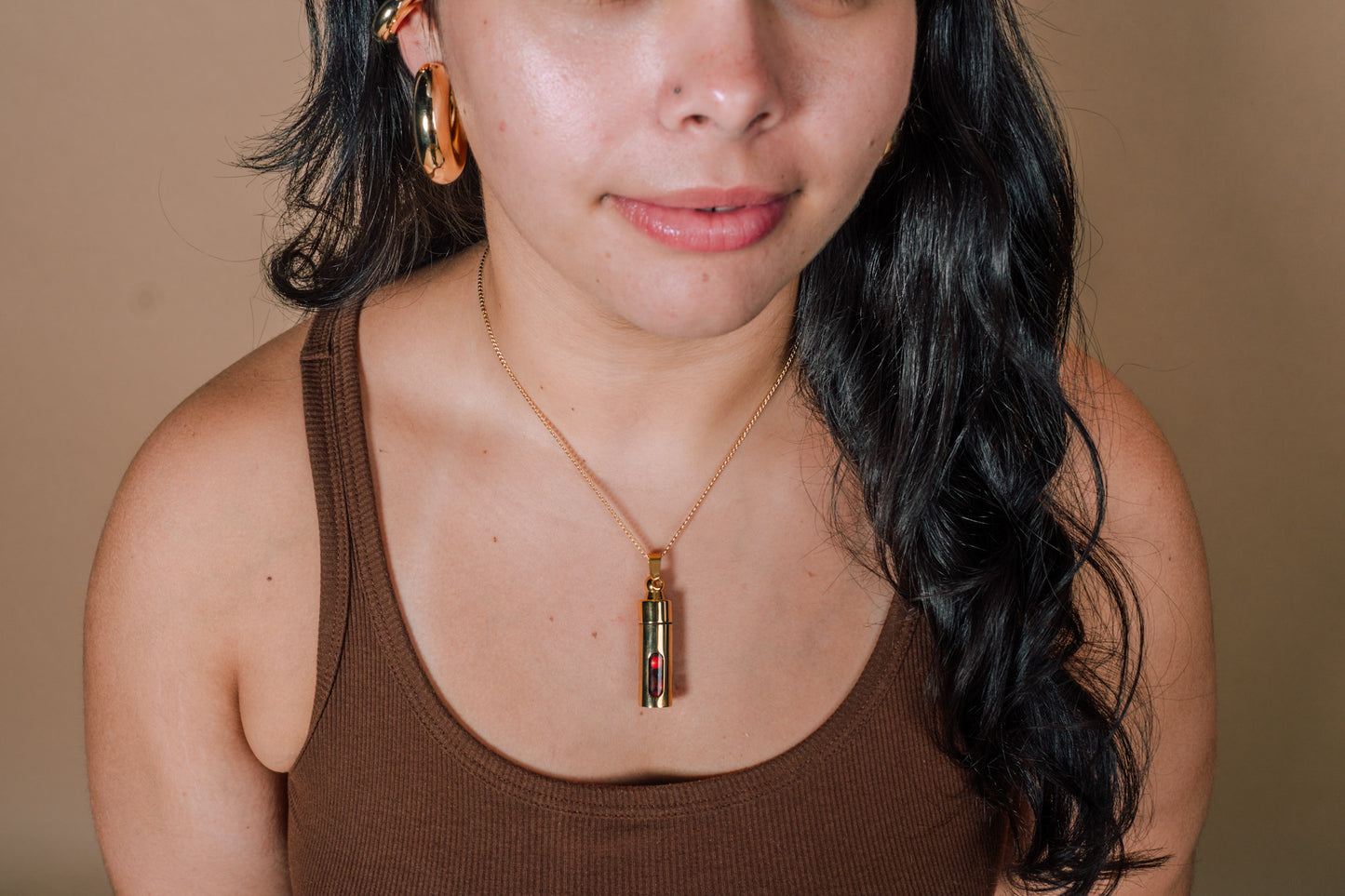 Hold this: The Capsule Necklace