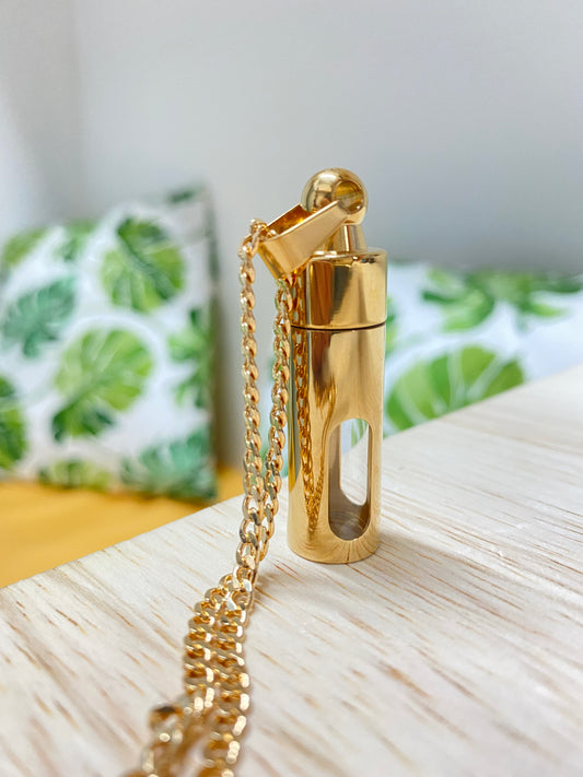 Hold this: The Capsule Necklace